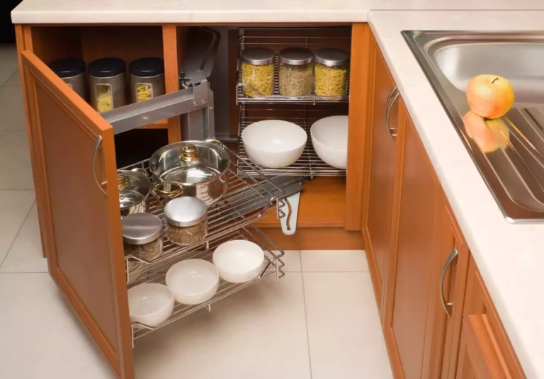 A customized kitchen storage with pull-out racks to maximize storage.